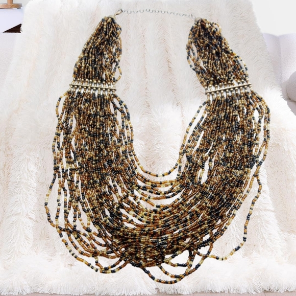 .👣4/$20. Beaded Bib Necklace w/ Artistic Expression, Intricate Seed Work Design - Picture 3 of 5